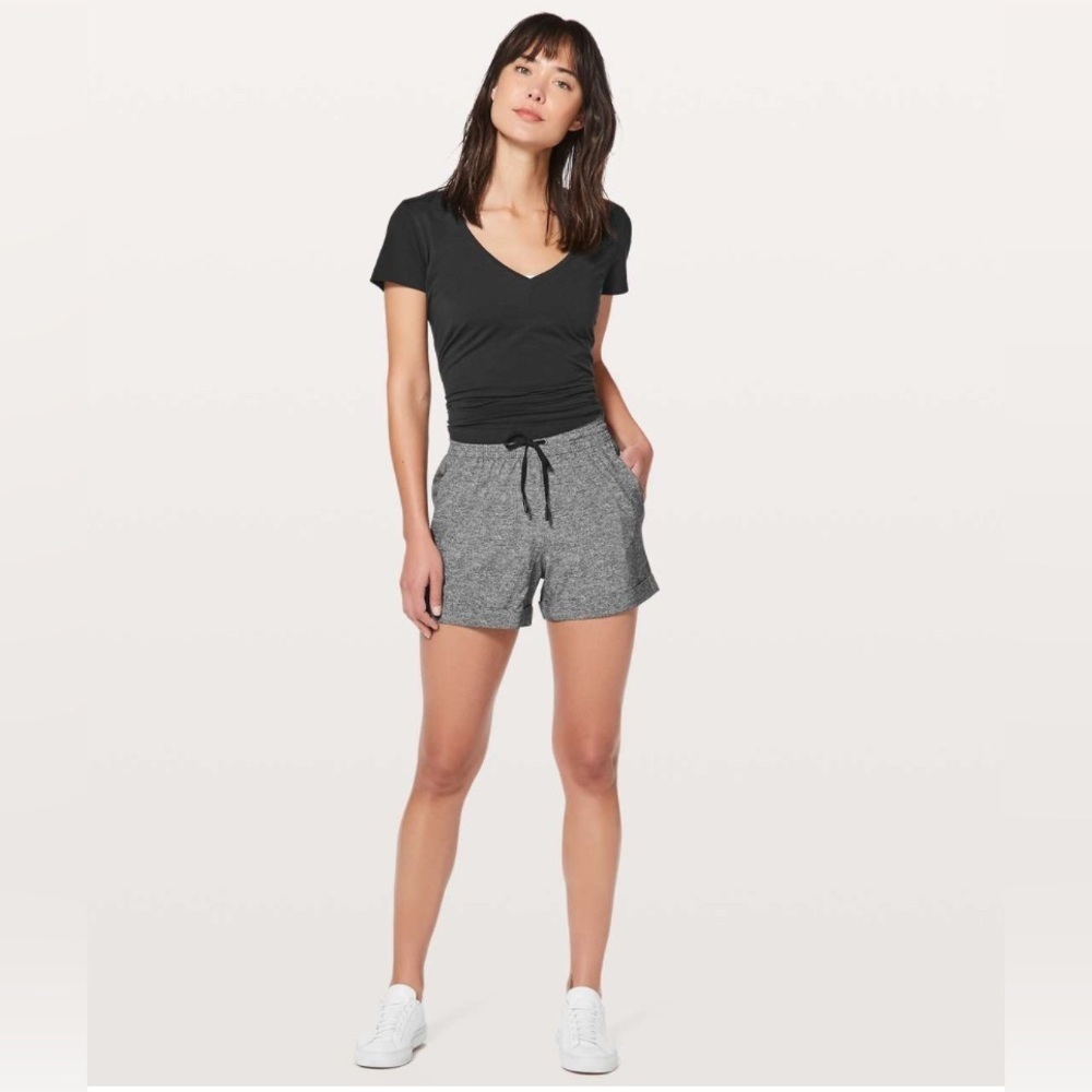 Lululemon Spring Break Away Short *4-way Stretch 3" Size 6